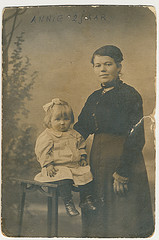Annie Flooren (2 jaar) met haar tante Marie van Sprundel