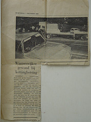 Krantenartikel over een autoongeluk van Jan Marijnissen.