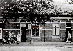 Snoepwinkel van Piet Heeren-Trouw aan de Mastbosstraat te Princenhage (Beeldbank Breda)